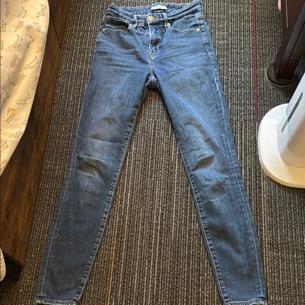 Good American Blue Skinny Fit Denim gently used.